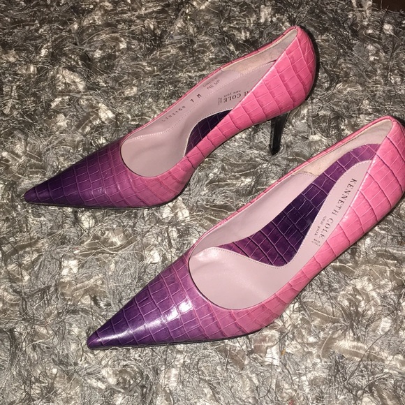 Kenneth Cole Animal Skin Textured Gradient Pump - Picture 3 of 5